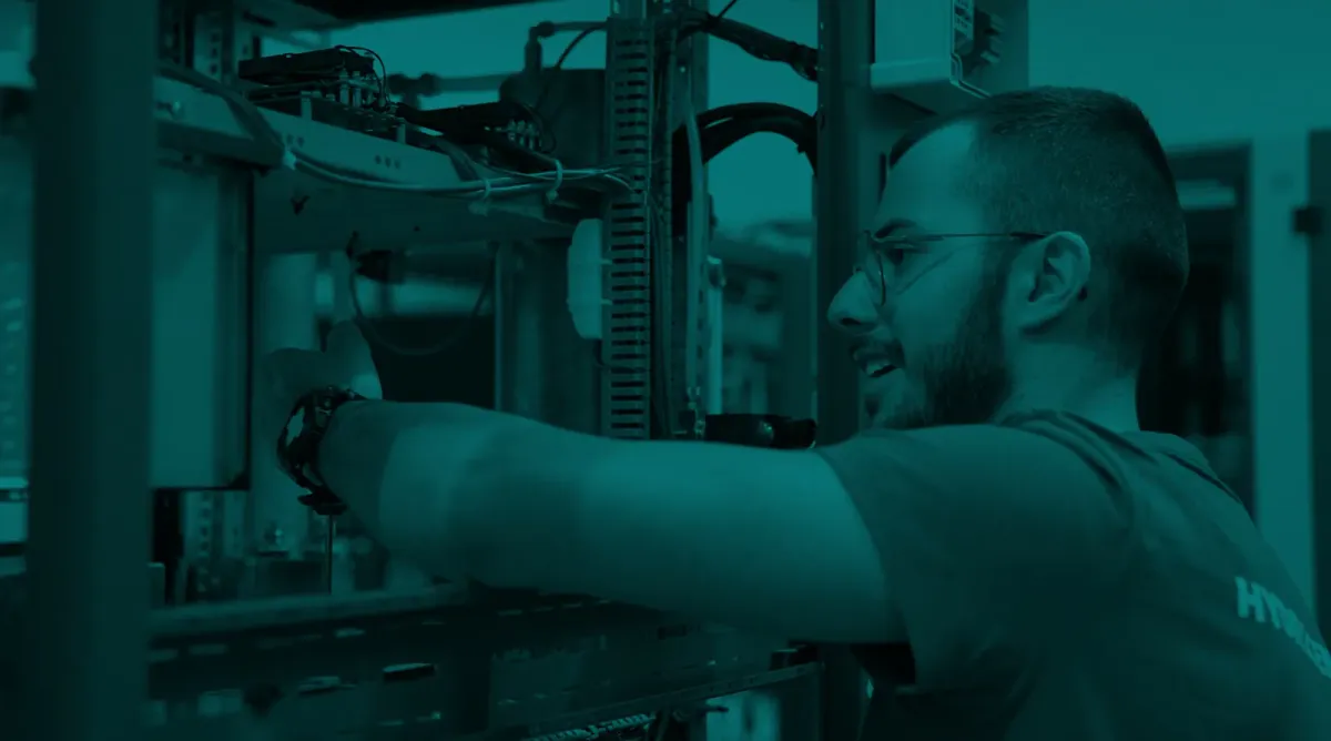 Hydrogenera electrolyser systems in a production facility